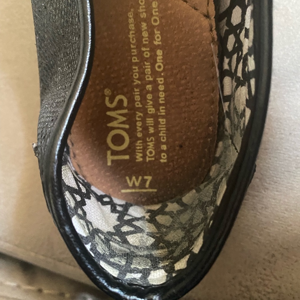 TOMS - Picture 8 of 8